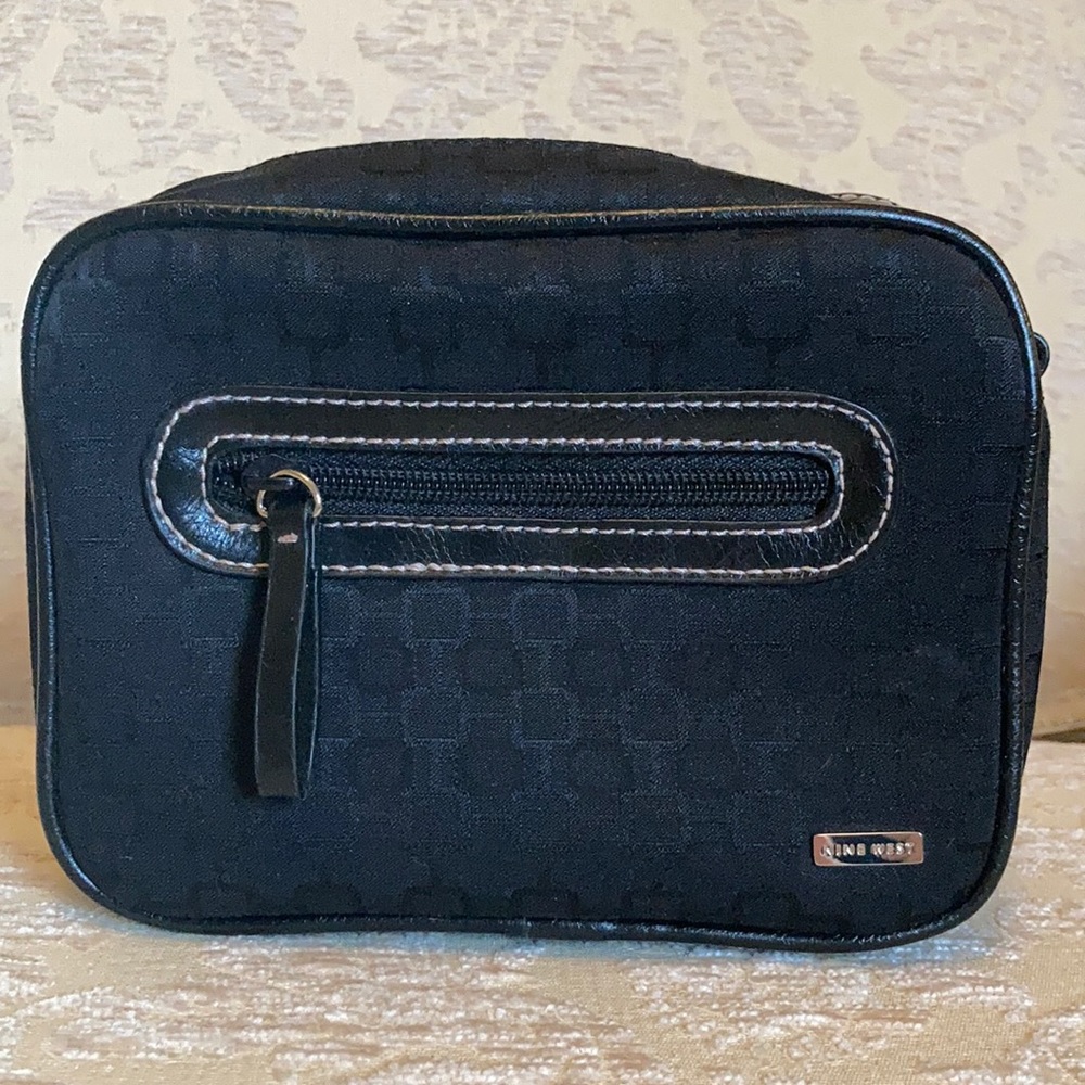 NWOT. Nine West black jacquard shoulder purse.